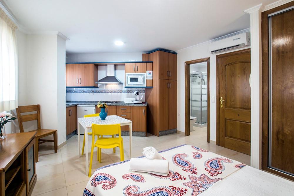 Apartamentos Amat - Only Adult - Playa El Bajondillo Torremolinos Exteriér fotografie