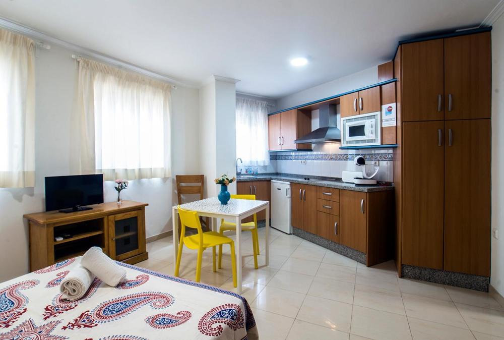 Apartamentos Amat - Only Adult - Playa El Bajondillo Torremolinos Exteriér fotografie